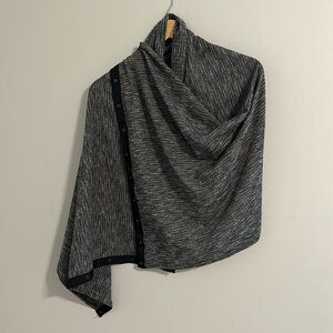 Lululemon | Wrap with Snaps